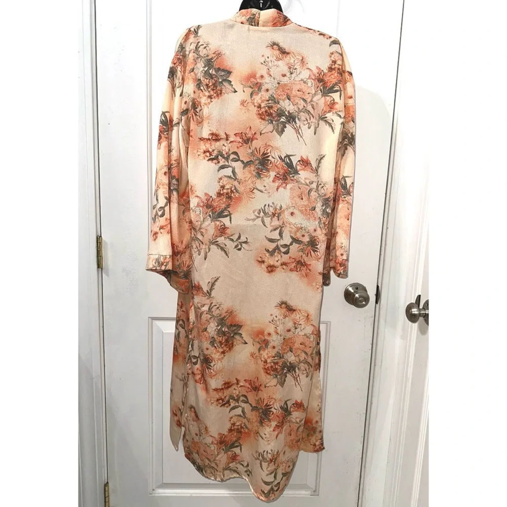 Gimmicks Satin Duster Kimono - Picture 5 of 8